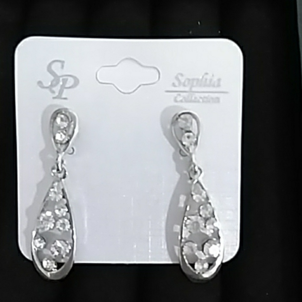 4/$10 NWT Silver Teardrop Earrings - 478